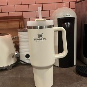 Used 40oz Stanley Quencher. Cream.